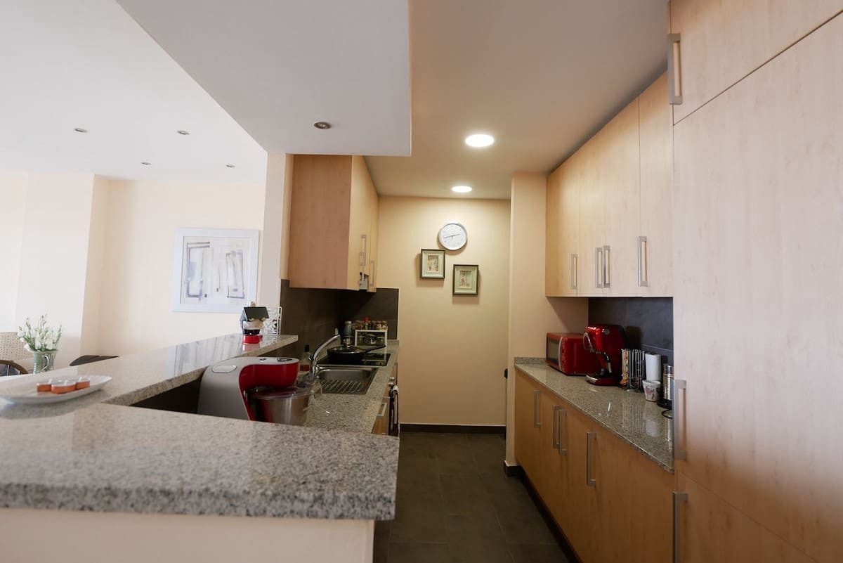 3 bedroom Apartment for sale in Calahonda with pool garage - € 350,000 (Ref: 8402302)