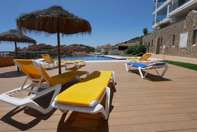 Apartamento de 3 habitaciones en Calahonda, Mijas en venta con piscina garaje - 350.000 € (Ref: 8402302)