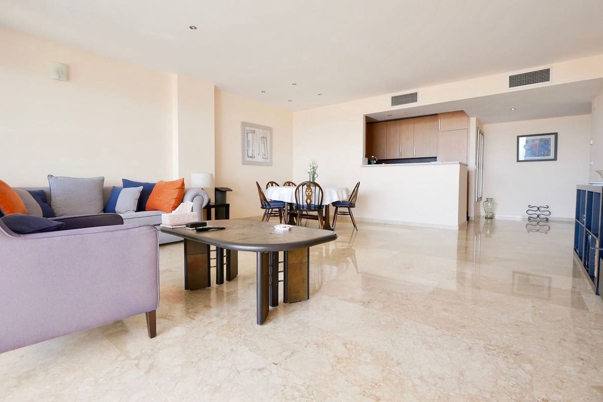 3 bedroom Apartment for sale in Calahonda with pool garage - € 350,000 (Ref: 8402302)