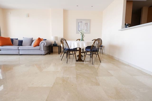 Apartamento de 3 habitaciones en Calahonda, Mijas en venta con piscina garaje - 350.000 € (Ref: 8402302)