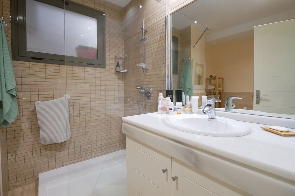 3 Zimmer Apartment zu verkaufen in Calahonda mit Pool Garage - 350.000 € (Ref: 8402302)