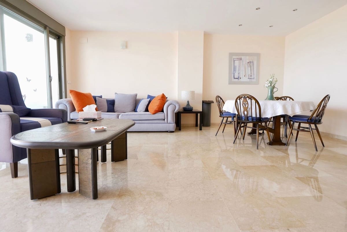 Apartamento de 3 habitaciones en Calahonda en venta con piscina garaje - 350.000 € (Ref: 8402302)