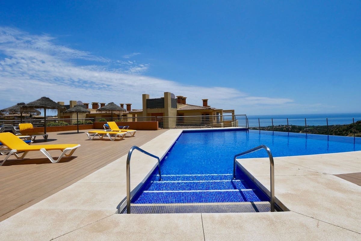 Apartamento de 3 habitaciones en Calahonda en venta con piscina garaje - 350.000 € (Ref: 8402302)