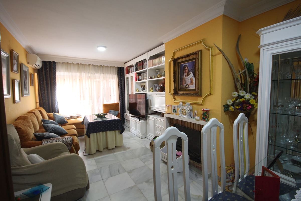 6 soveværelse Semi-Rækkehus til salg i La Cala de Mijas med garage - € 795.000 (Ref: 8459166)