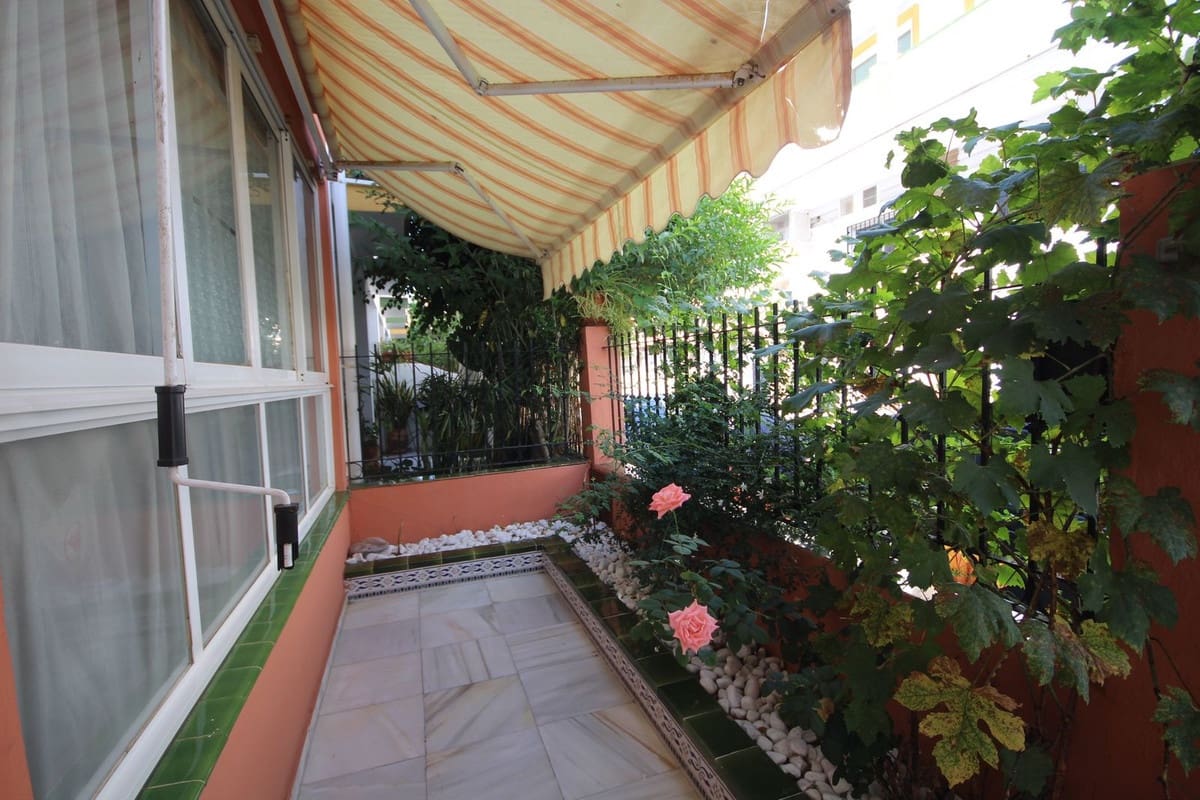 6 soveværelse Semi-Rækkehus til salg i La Cala de Mijas med garage - € 795.000 (Ref: 8459166)