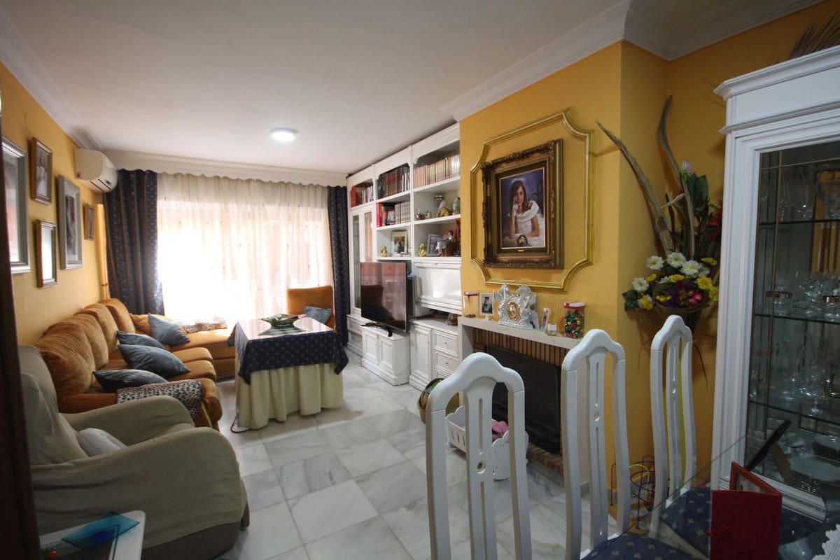 6 soveværelse Semi-Rækkehus til salg i La Cala de Mijas med garage - € 795.000 (Ref: 8459166)