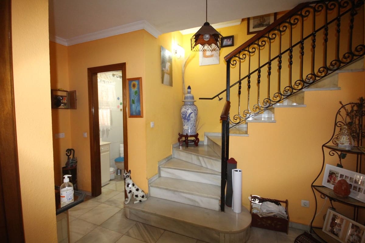 6 soveværelse Semi-Rækkehus til salg i La Cala de Mijas med garage - € 795.000 (Ref: 8459166)