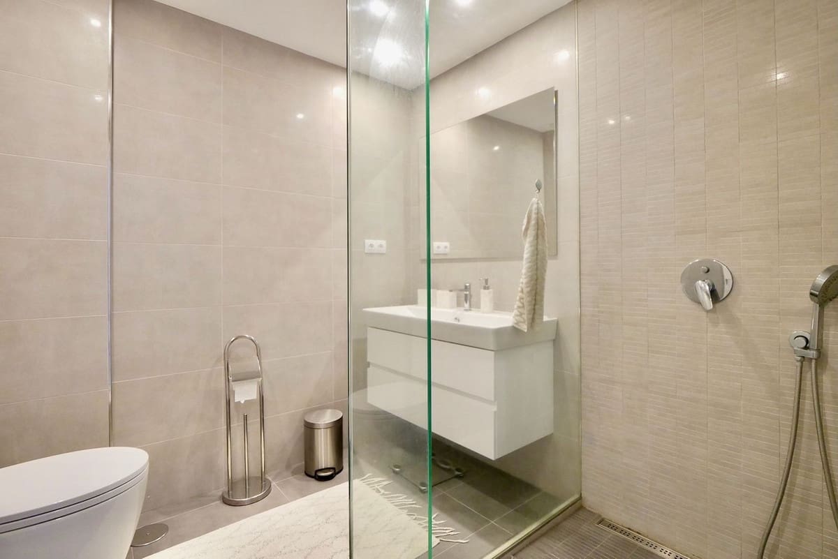 3 sypialnia Dom blizniak na sprzedaż w Nueva Andalucia z basenem garażem - 649 000 € (Ref: 8481634)