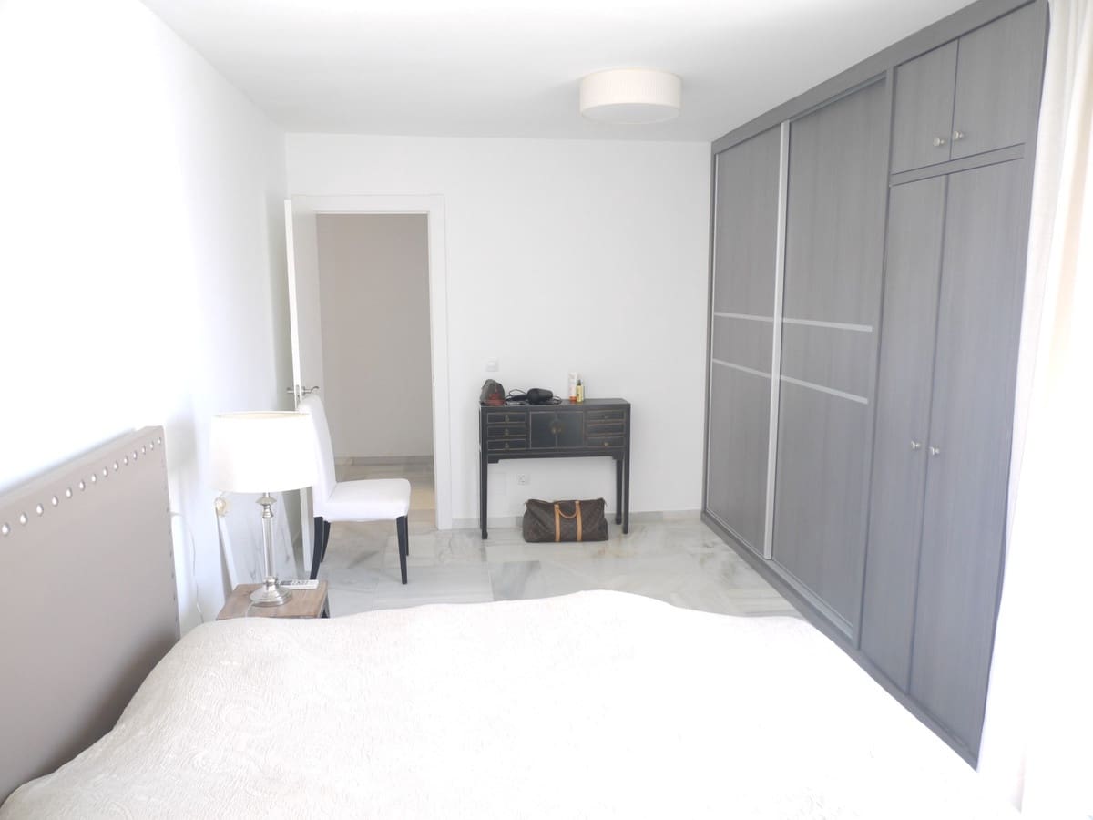 3 sypialnia Dom blizniak na sprzedaż w Nueva Andalucia z basenem garażem - 649 000 € (Ref: 8481634)