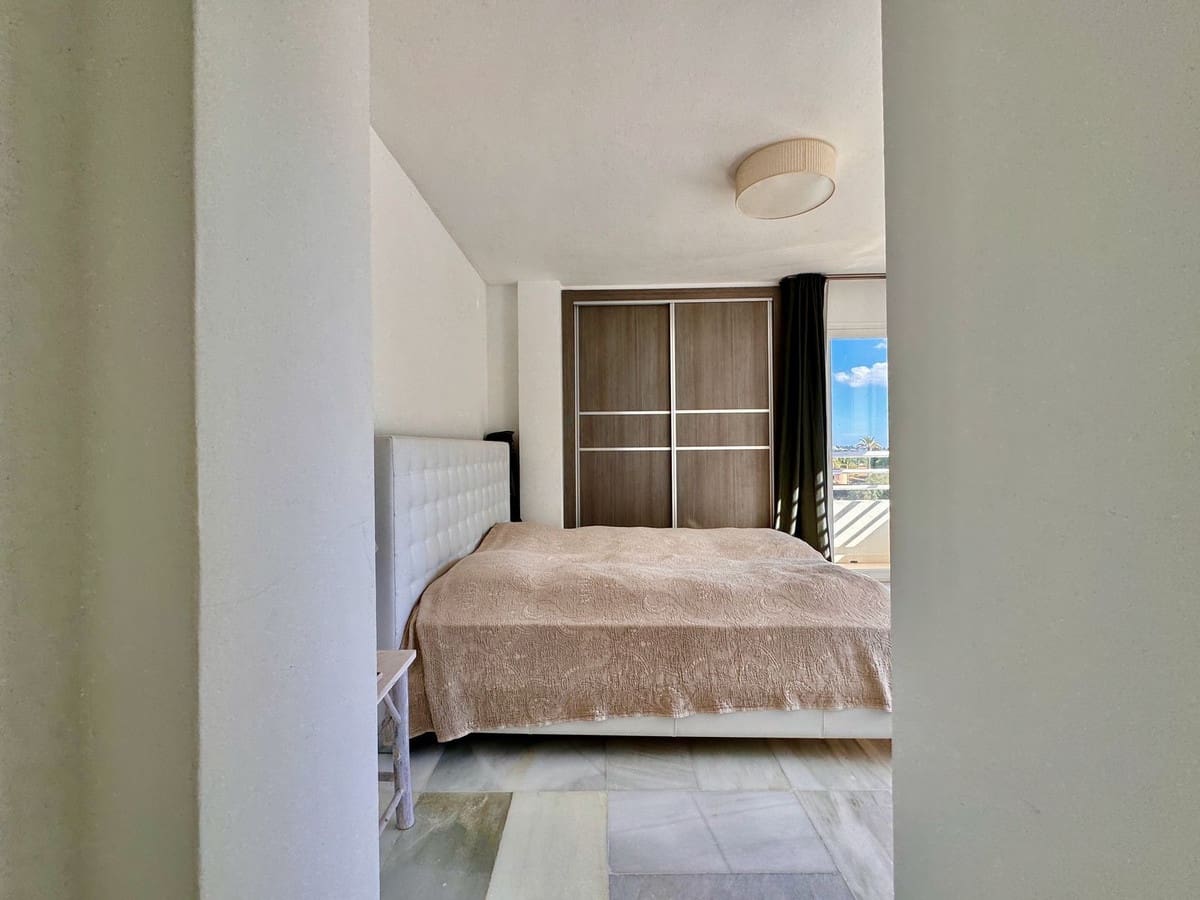 3 sypialnia Dom blizniak na sprzedaż w Nueva Andalucia z basenem garażem - 649 000 € (Ref: 8481634)