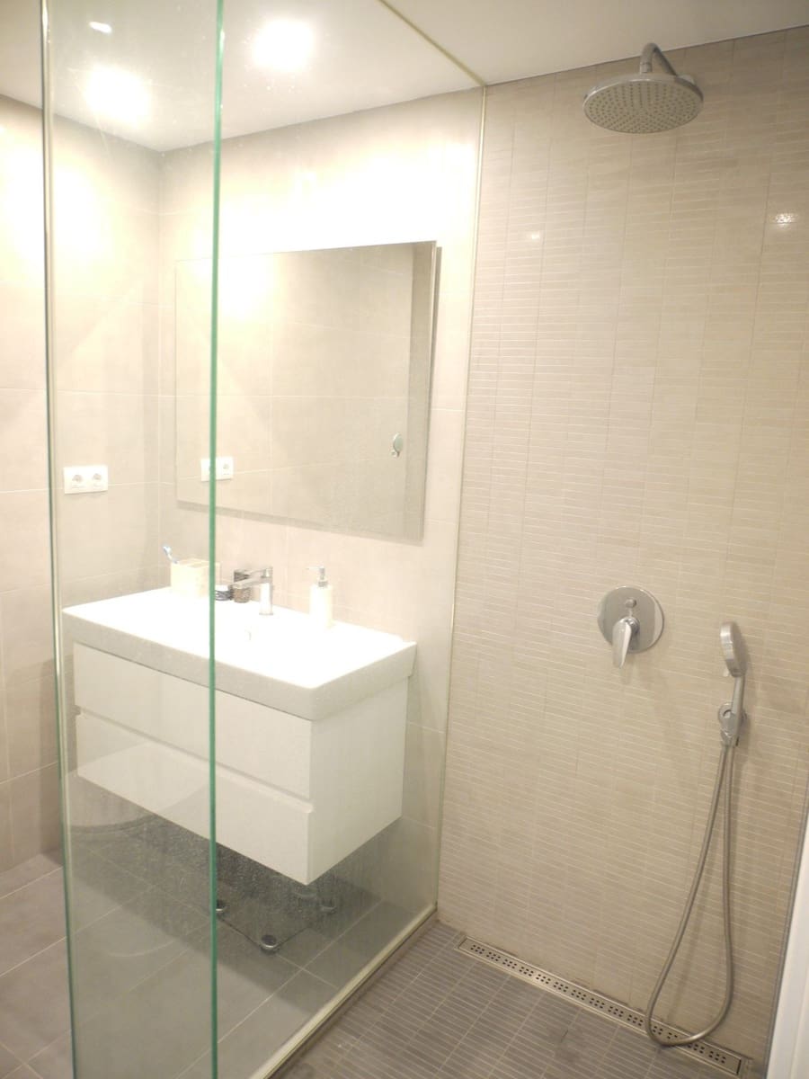 3 sypialnia Dom blizniak na sprzedaż w Nueva Andalucia z basenem garażem - 649 000 € (Ref: 8481634)