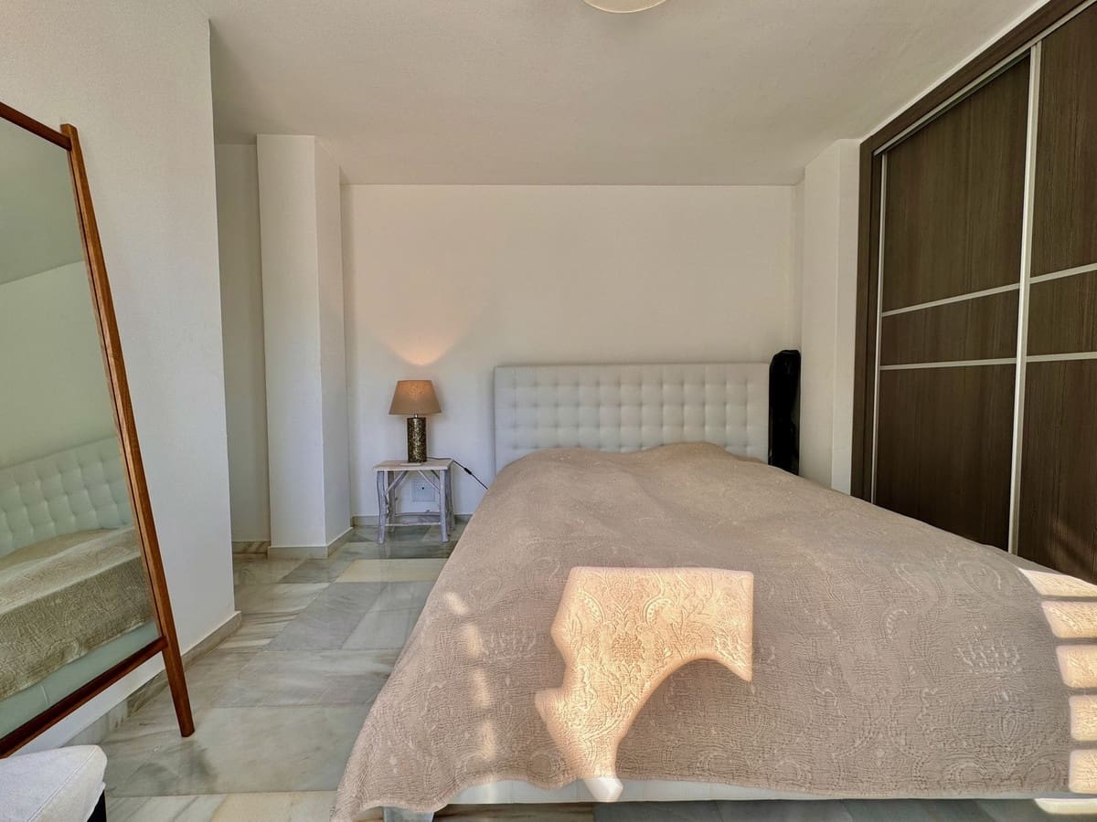 3 sypialnia Dom blizniak na sprzedaż w Nueva Andalucia z basenem garażem - 649 000 € (Ref: 8481634)