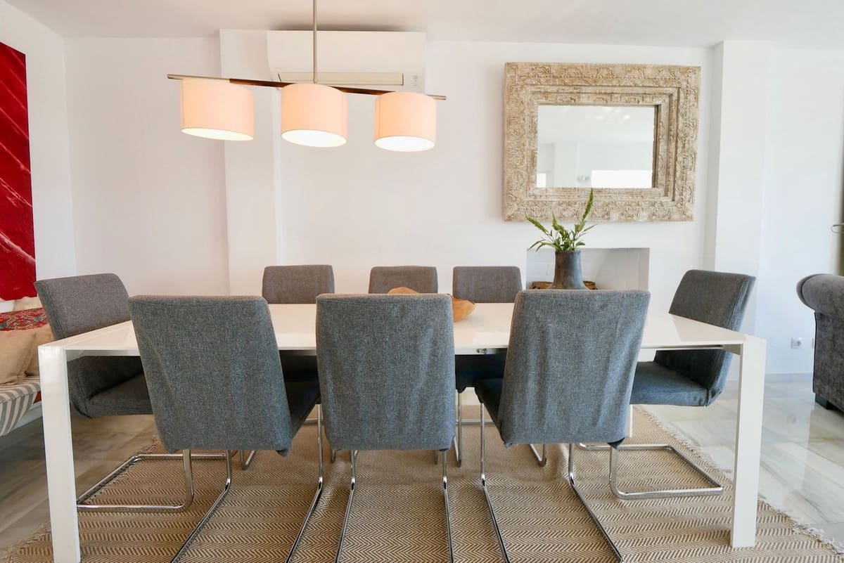 3 sypialnia Dom blizniak na sprzedaż w Nueva Andalucia z basenem garażem - 649 000 € (Ref: 8481634)