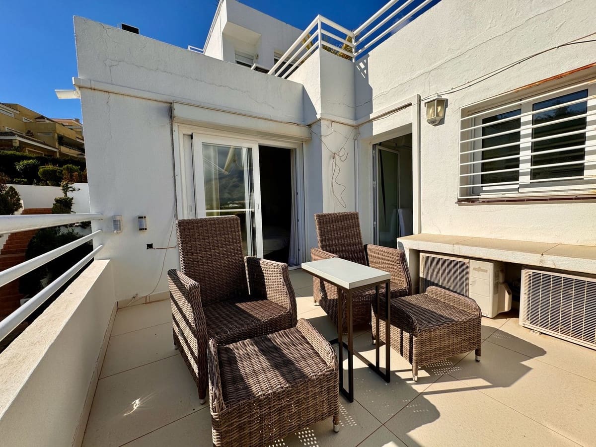 3 sypialnia Dom blizniak na sprzedaż w Nueva Andalucia z basenem garażem - 649 000 € (Ref: 8481634)