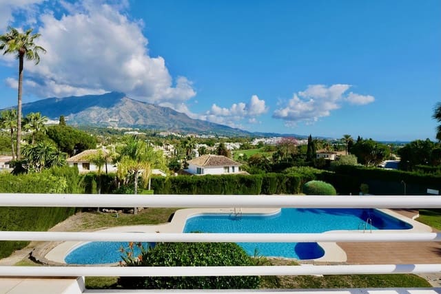 3 slaapkamer Halfvrijstaande villa te koop in Nueva Andalucia, Marbella met zwembad garage - € 649.000 (Ref: 8481634)