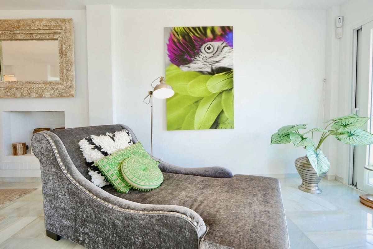 3 soveværelse Semi-Rækkehus til salg i Nueva Andalucia med swimmingpool garage - € 649.000 (Ref: 8481634)