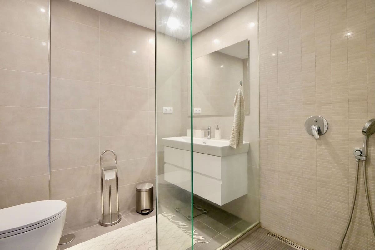 3 soveværelse Semi-Rækkehus til salg i Nueva Andalucia med swimmingpool garage - € 649.000 (Ref: 8481634)