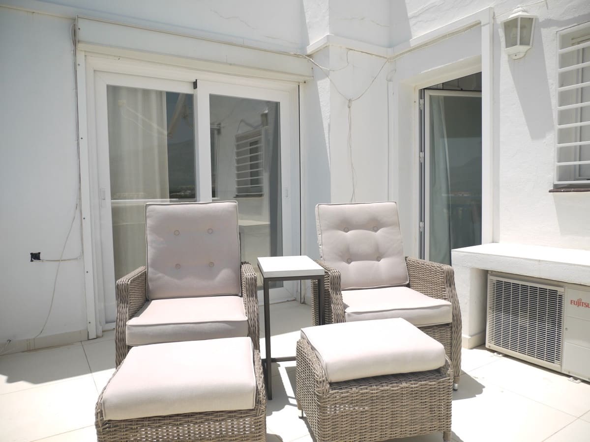 3 soveværelse Semi-Rækkehus til salg i Nueva Andalucia med swimmingpool garage - € 649.000 (Ref: 8481634)