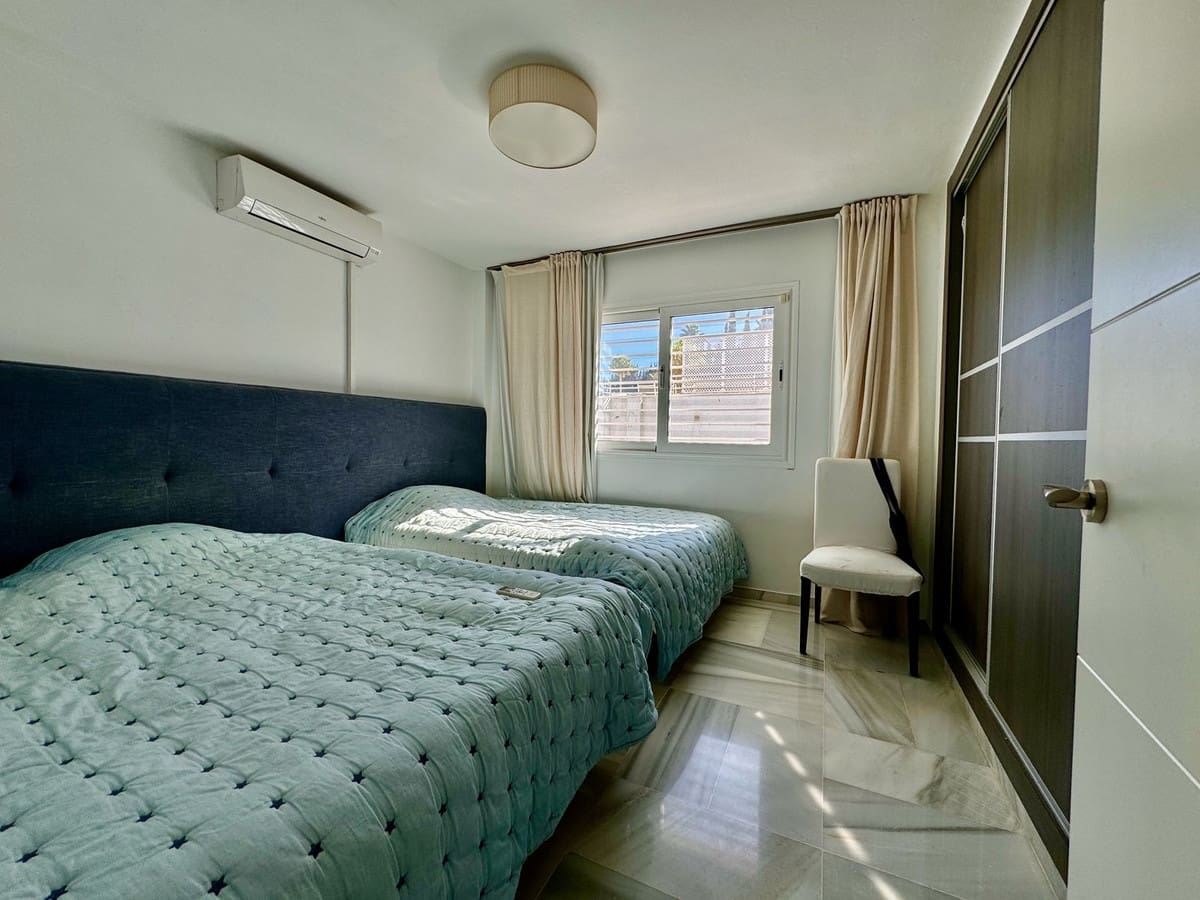 3 soveværelse Semi-Rækkehus til salg i Nueva Andalucia med swimmingpool garage - € 649.000 (Ref: 8481634)