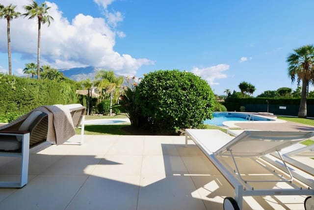 3 slaapkamer Halfvrijstaande villa te koop in Nueva Andalucia, Marbella met zwembad garage - € 649.000 (Ref: 8481634)