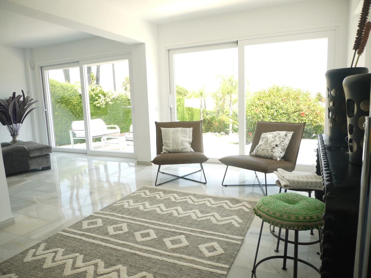 3 soveværelse Semi-Rækkehus til salg i Nueva Andalucia med swimmingpool garage - € 649.000 (Ref: 8481634)