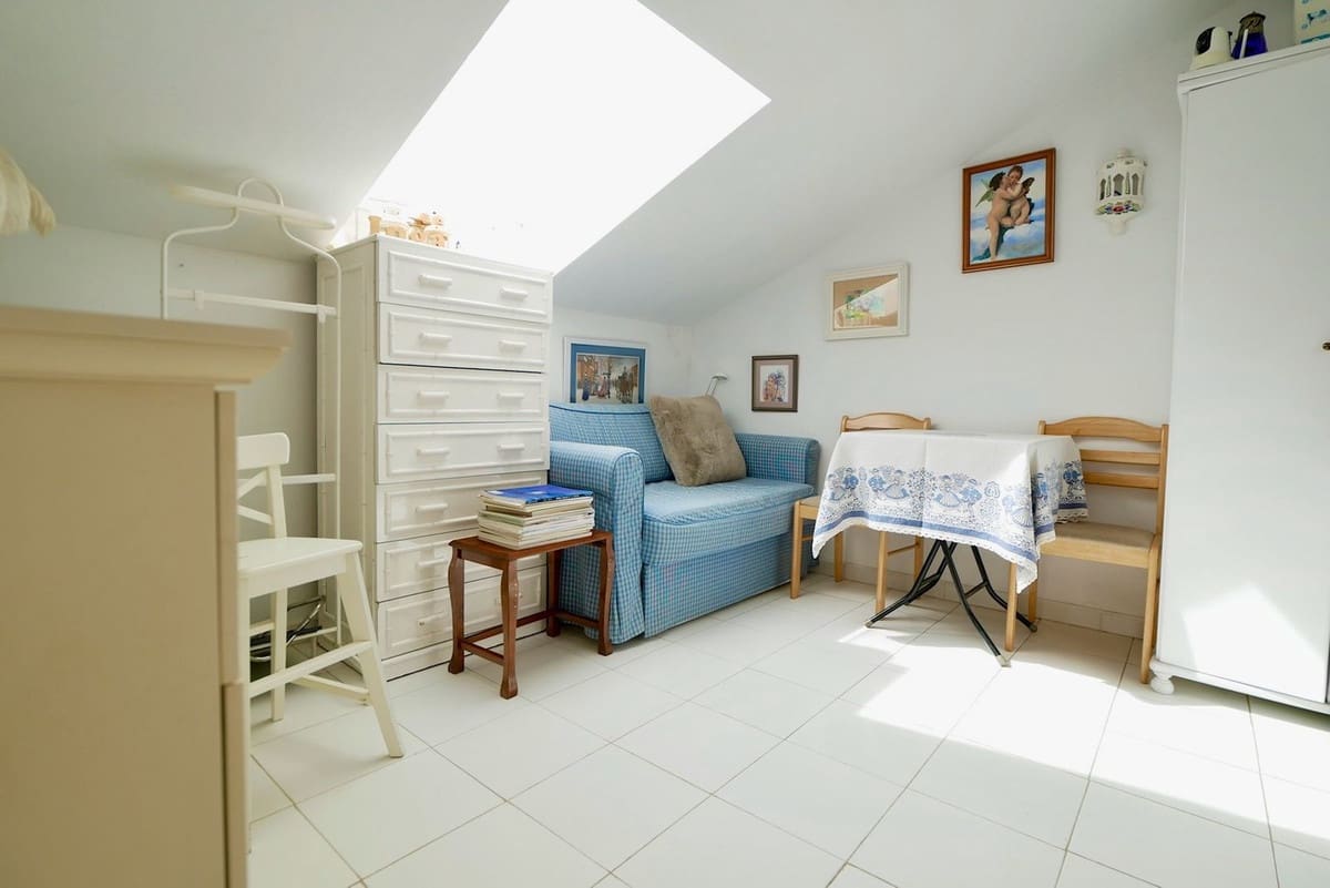 3 makuuhuone Omakotitalo myytävänä paikassa Calahonda mukana uima-altaan 
autotalli - 489 000 € (Ref: 8566085)