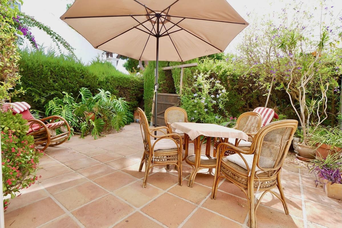 3 bedroom Townhouse for sale in Calahonda with pool garage - € 489,000 (Ref: 8566085)