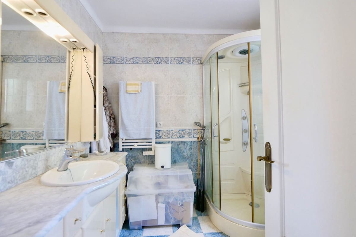 3 bedroom Townhouse for sale in Calahonda with pool garage - € 489,000 (Ref: 8566085)