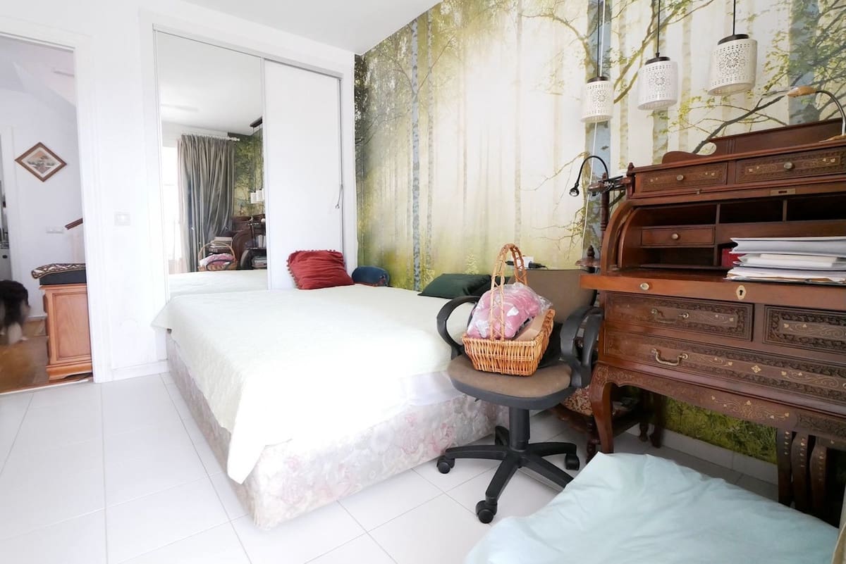 3 bedroom Townhouse for sale in Calahonda with pool garage - € 489,000 (Ref: 8566085)