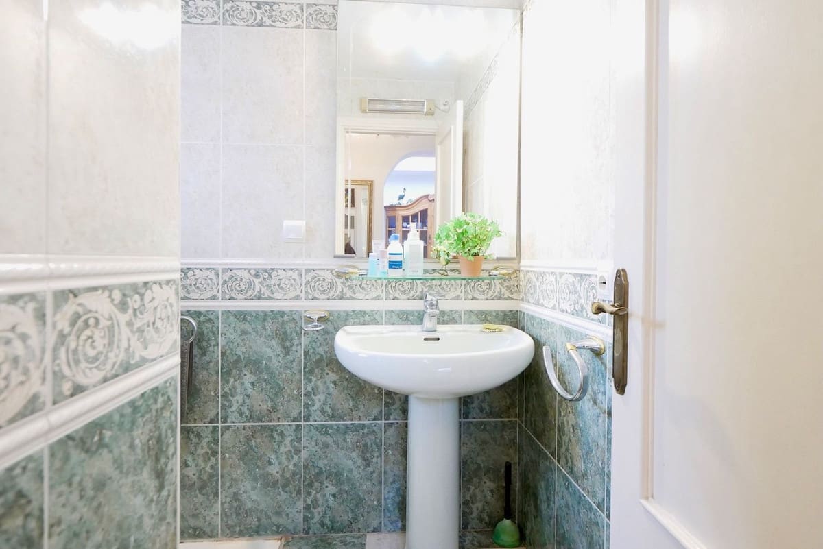 3 bedroom Townhouse for sale in Calahonda with pool garage - € 489,000 (Ref: 8566085)