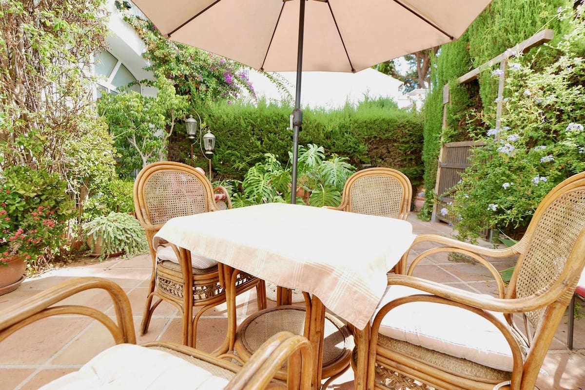 3 bedroom Townhouse for sale in Calahonda with pool garage - € 489,000 (Ref: 8566085)