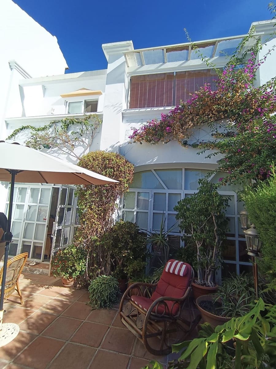 3 bedroom Townhouse for sale in Calahonda with pool garage - € 489,000 (Ref: 8566085)