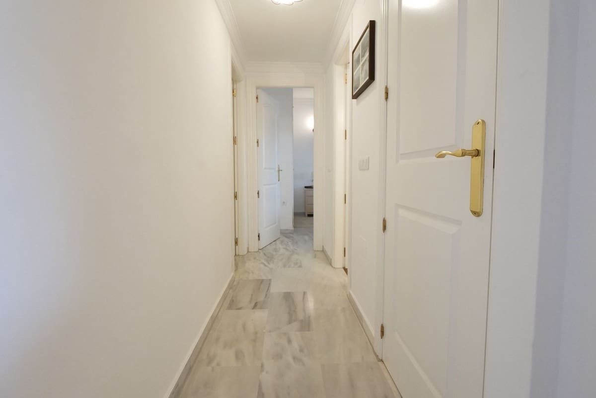 3 bedroom Apartment for sale in Calahonda with pool - € 355,000 (Ref: 8585059)