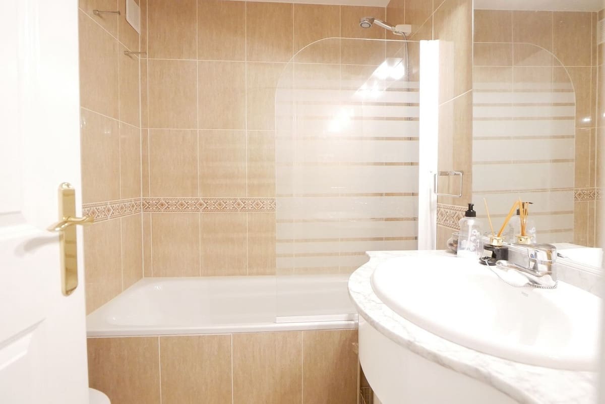 3 bedroom Apartment for sale in Calahonda with pool - € 355,000 (Ref: 8585059)