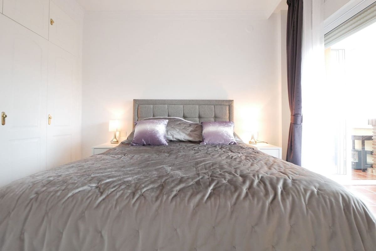 3 bedroom Apartment for sale in Calahonda with pool - € 355,000 (Ref: 8585059)