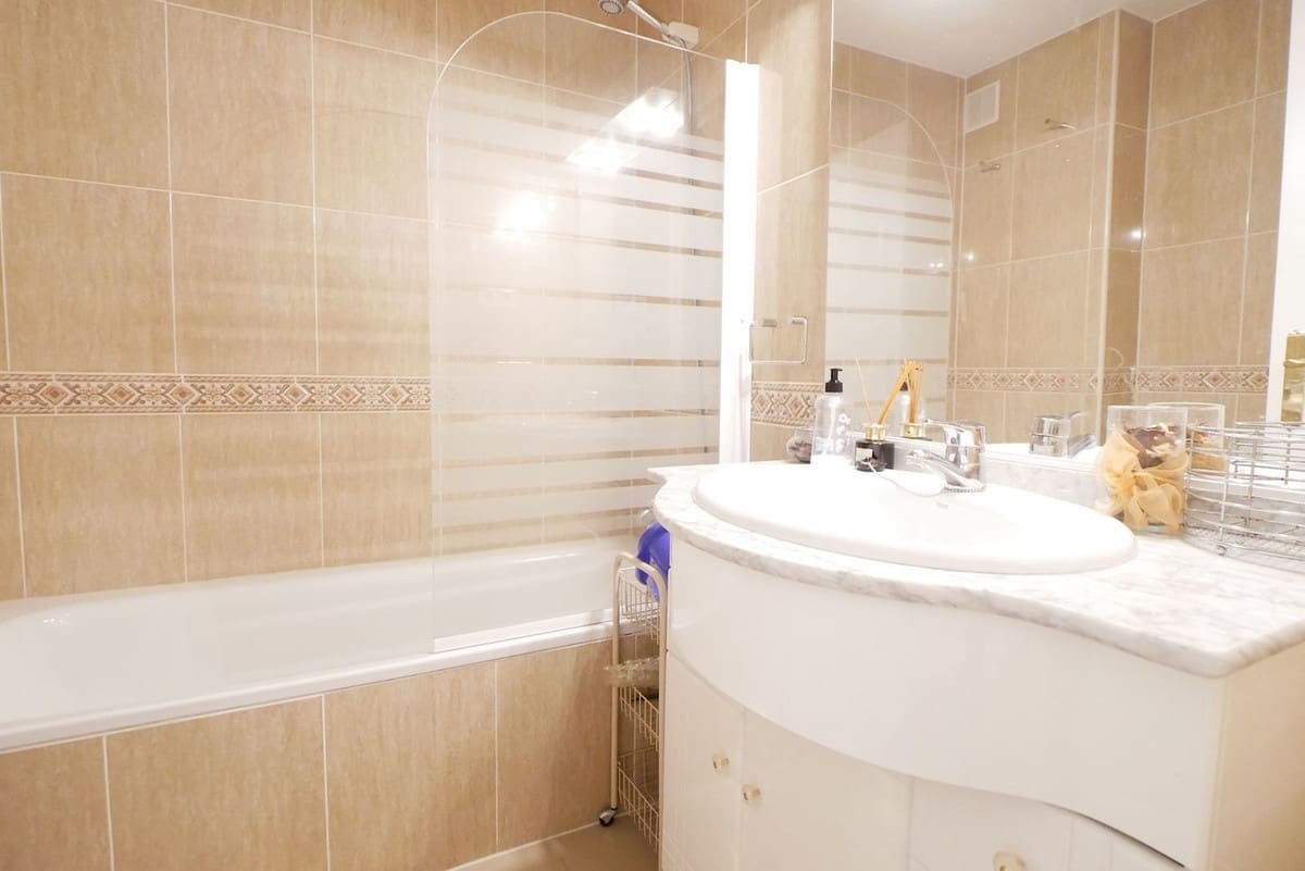 3 bedroom Apartment for sale in Calahonda with pool - € 355,000 (Ref: 8585059)