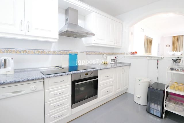 3 makuuhuone Huoneisto myytävänä paikassa Calahonda, Mijas mukana uima-altaan - 355 000 € (Ref: 8585059)