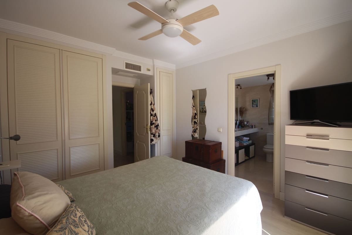 3 slaapkamer Halfvrijstaande villa te koop in Riviera del Sol - € 490.000 (Ref: 8585061)