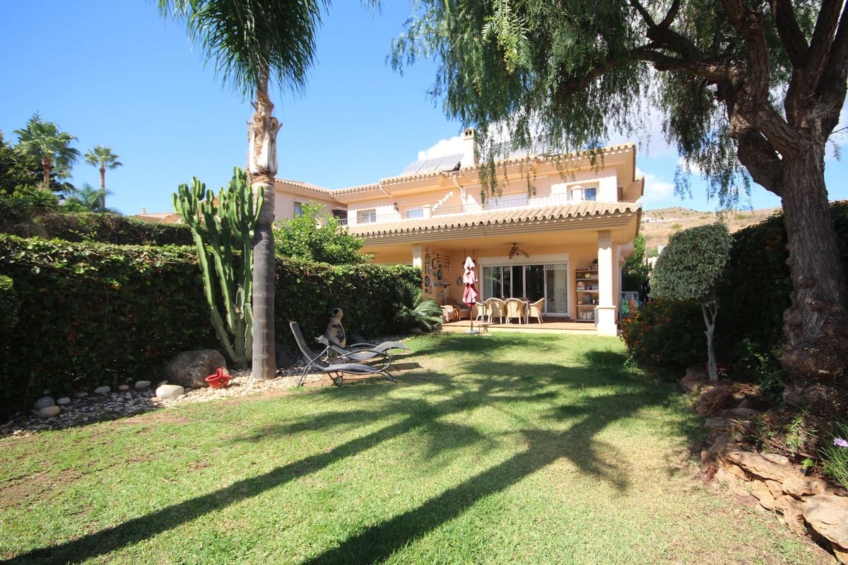 3 slaapkamer Halfvrijstaande villa te koop in Riviera del Sol - € 490.000 (Ref: 8585061)