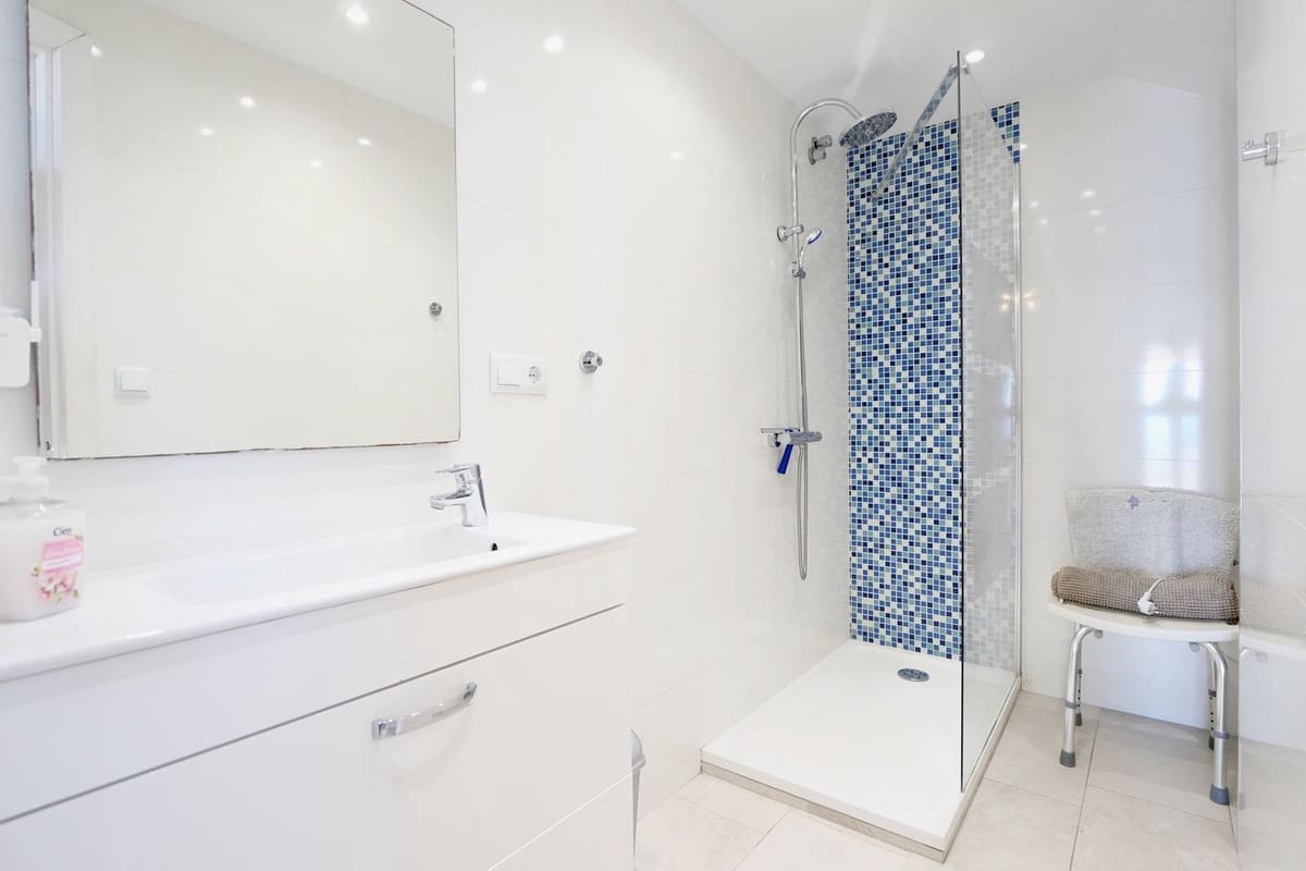 3 sypialnia Apartament na sprzedaż w Cabopino z basenem garażem - 925 000 € (Ref: 8589901)