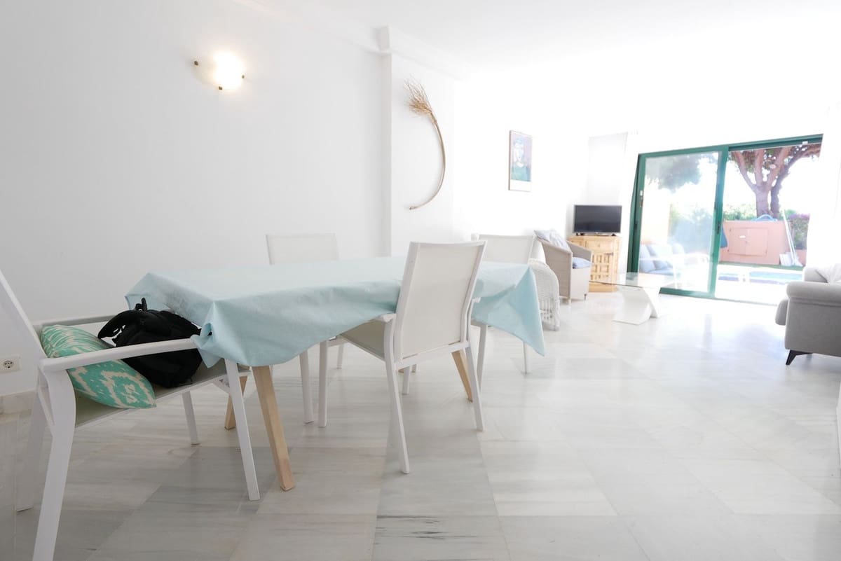 2 soveværelse Lejlighed til salg i Cabopino med swimmingpool garage - € 399.900 (Ref: 8598370)