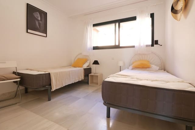 2 soveværelse Lejlighed til salg i Cabopino, Marbella med swimmingpool garage - € 399.900 (Ref: 8598370)