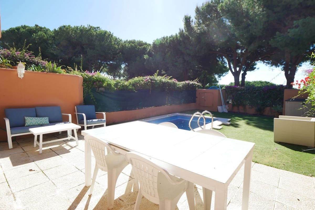 2 bedroom Apartment for sale in Cabopino with pool garage - € 399,900 (Ref: 8598370)
