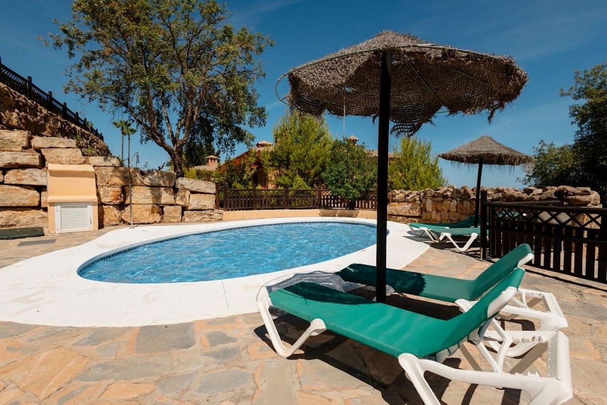 2 Zimmer Apartment zu verkaufen in La Mairena mit Pool Garage - 332.000 € (Ref: 8649155)