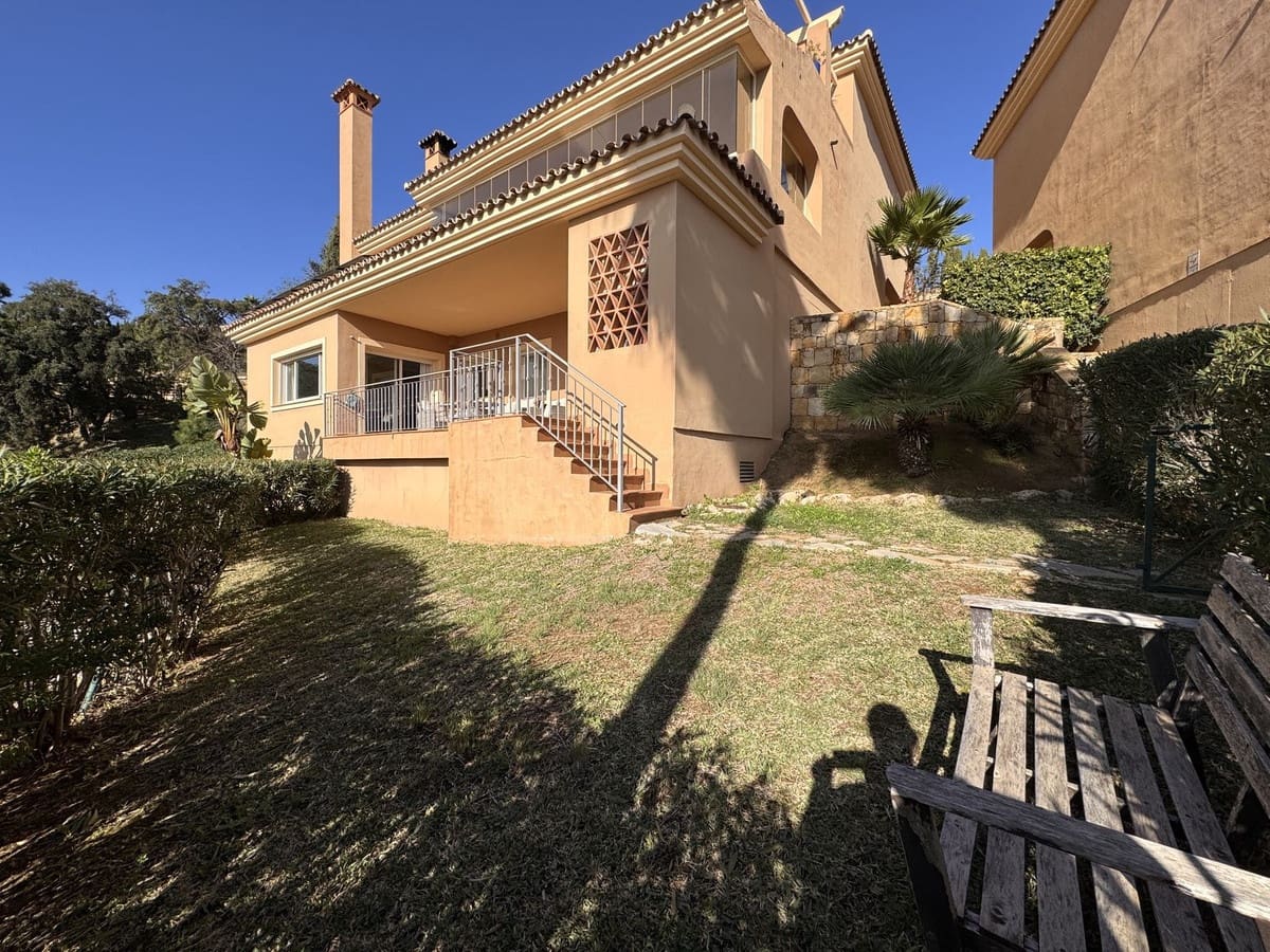 2 Zimmer Apartment zu verkaufen in La Mairena mit Pool Garage - 332.000 € (Ref: 8649155)