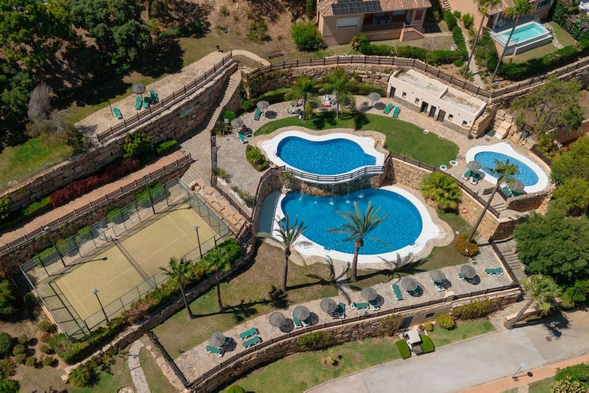 2 soveværelse Lejlighed til salg i La Mairena med swimmingpool garage - € 332.000 (Ref: 8649155)