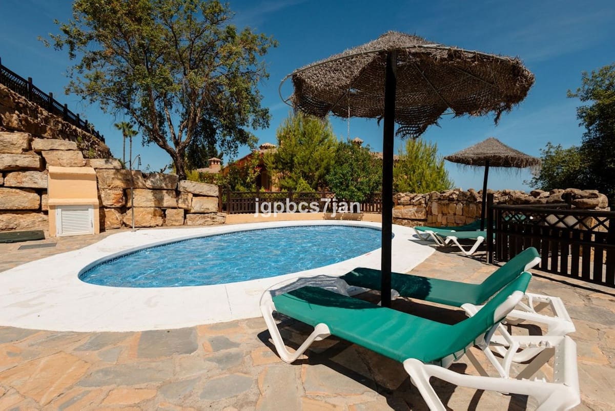 2 Zimmer Apartment zu verkaufen in La Mairena mit Pool Garage - 332.000 € (Ref: 8649155)