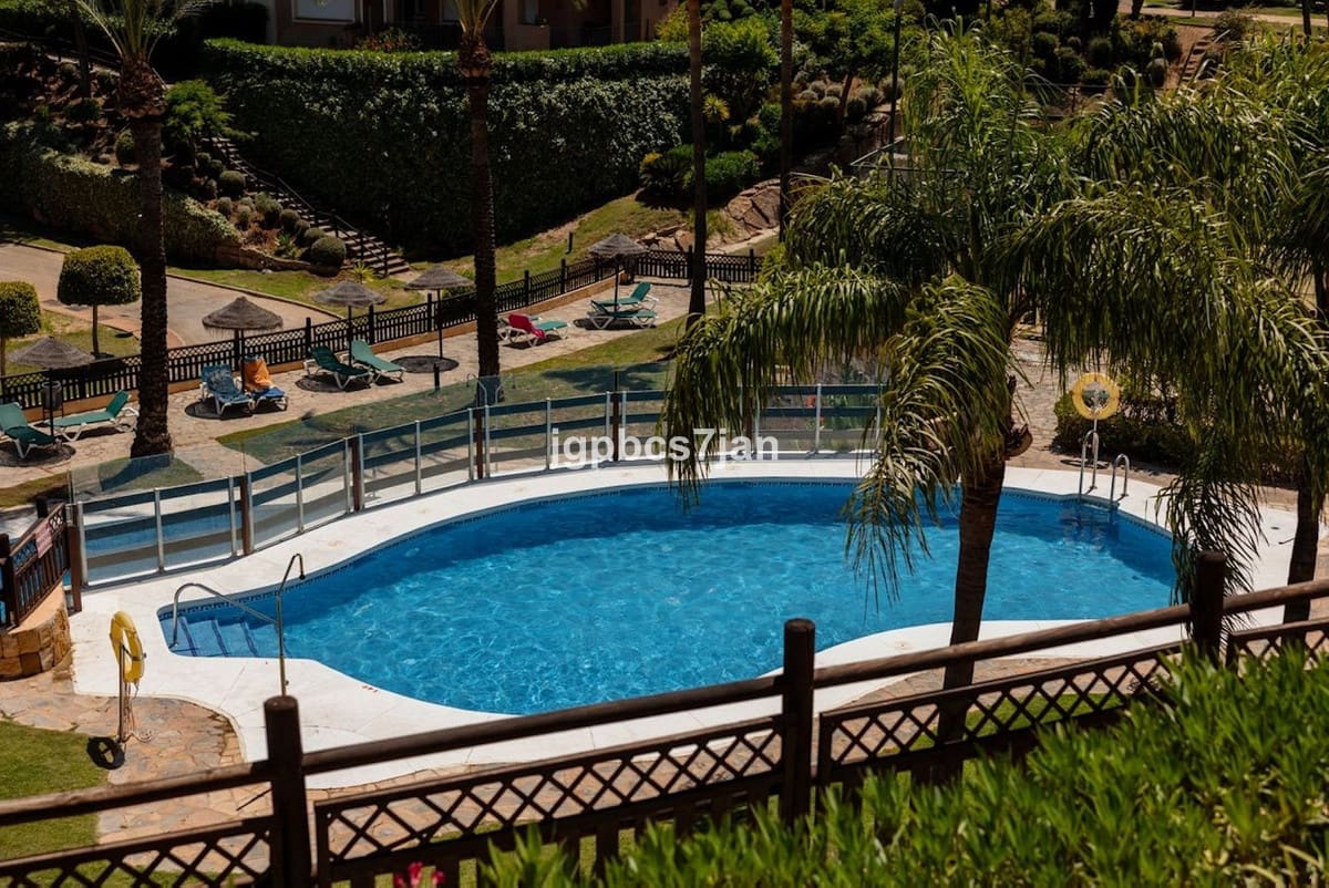 2 Zimmer Apartment zu verkaufen in La Mairena mit Pool Garage - 332.000 € (Ref: 8649155)