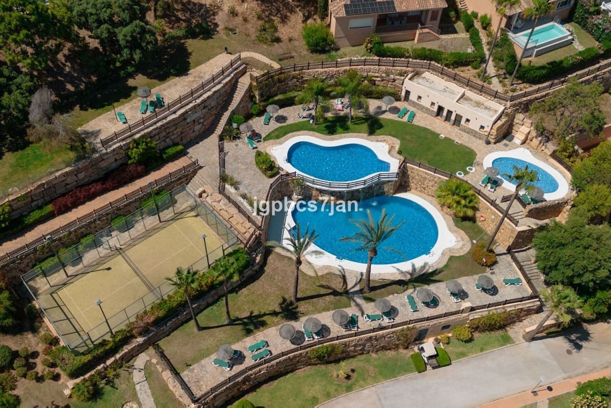 2 Zimmer Apartment zu verkaufen in La Mairena mit Pool Garage - 332.000 € (Ref: 8649155)