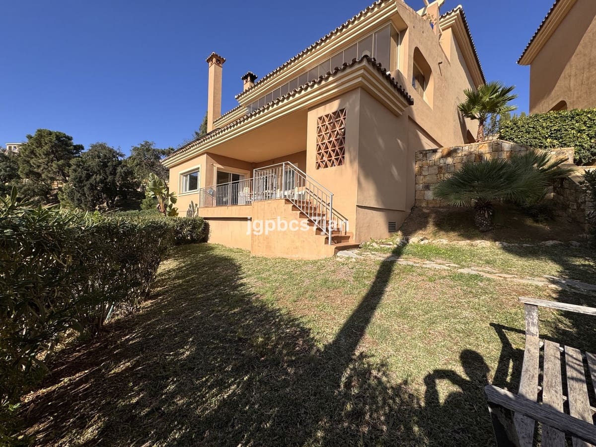 2 Zimmer Apartment zu verkaufen in La Mairena mit Pool Garage - 332.000 € (Ref: 8649155)